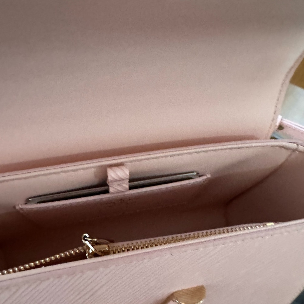 Louis Vuitton Pink Crossbody Bag with Gold Accents - Picture 4 of 5